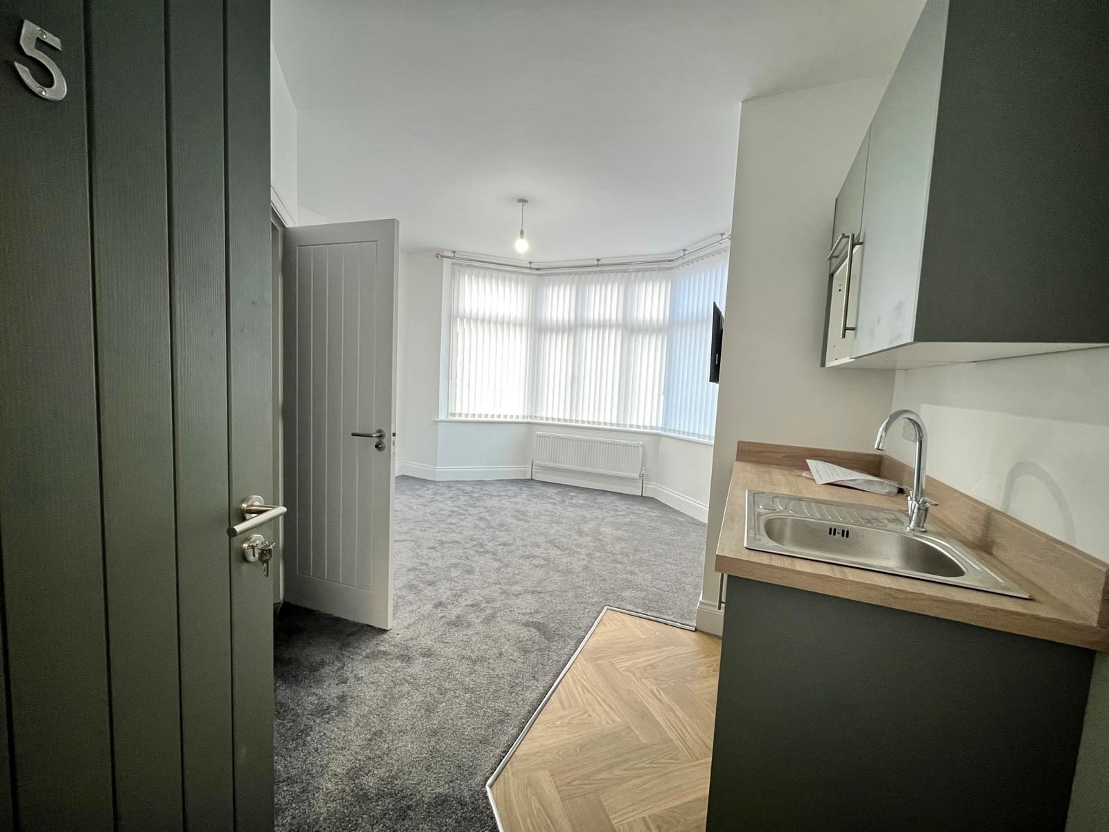 Ensuite room with kitchenette and bay window